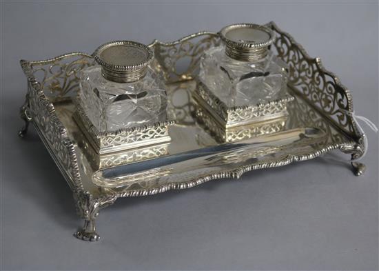 A Victorian silver inkstand, by The Barnards, London, 1890, 12.5 oz.